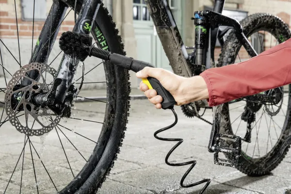Cicloturismo em Terrenos Difíceis: Como Preparar a Suspensão e os Pneus Para o Percurso